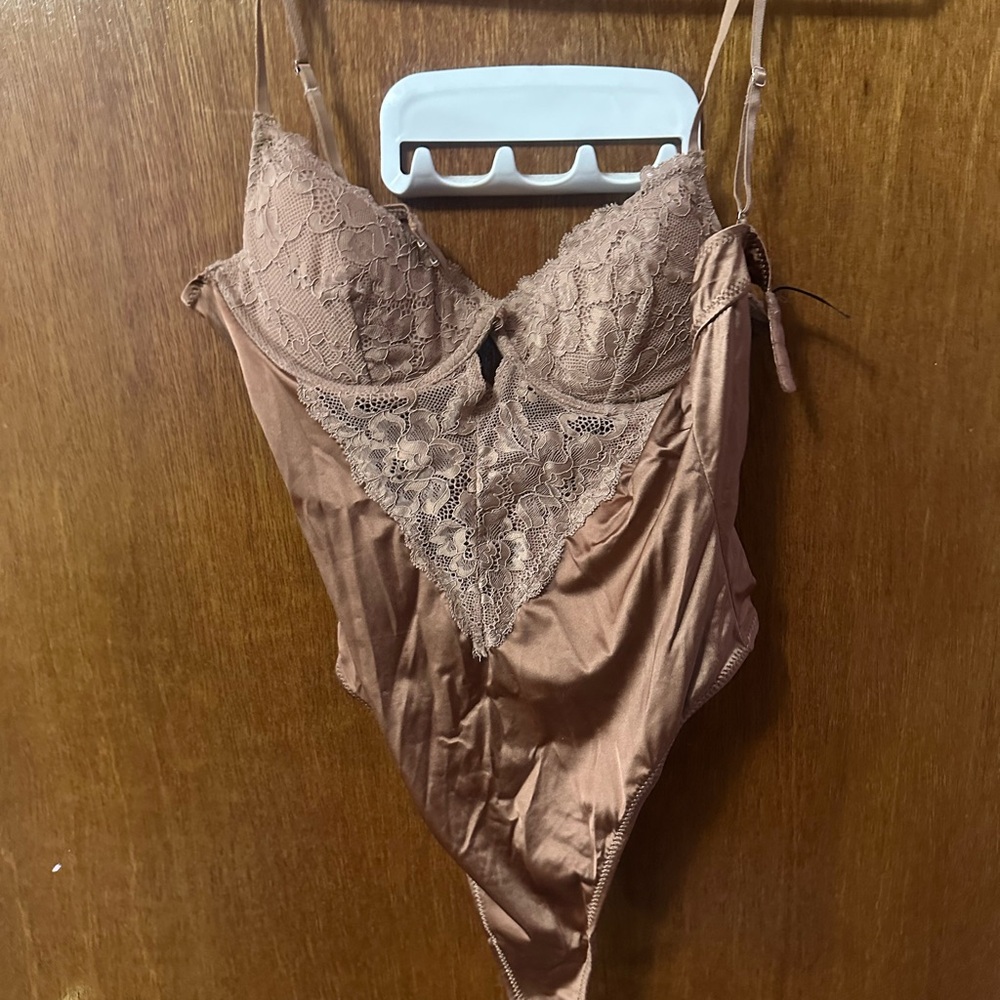 Dynamite Lace Bodysuit in Brown